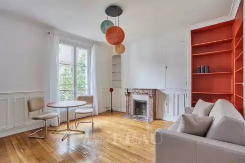 Flat Rue Rousselet in Paris