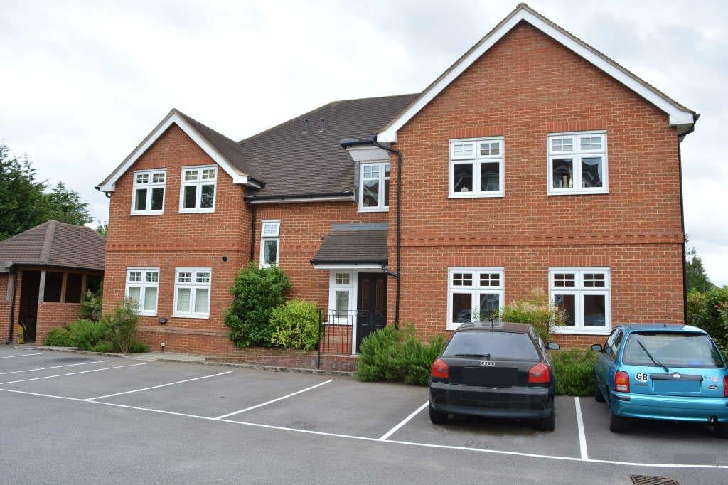 Flat Clements Mead in Mole Valley