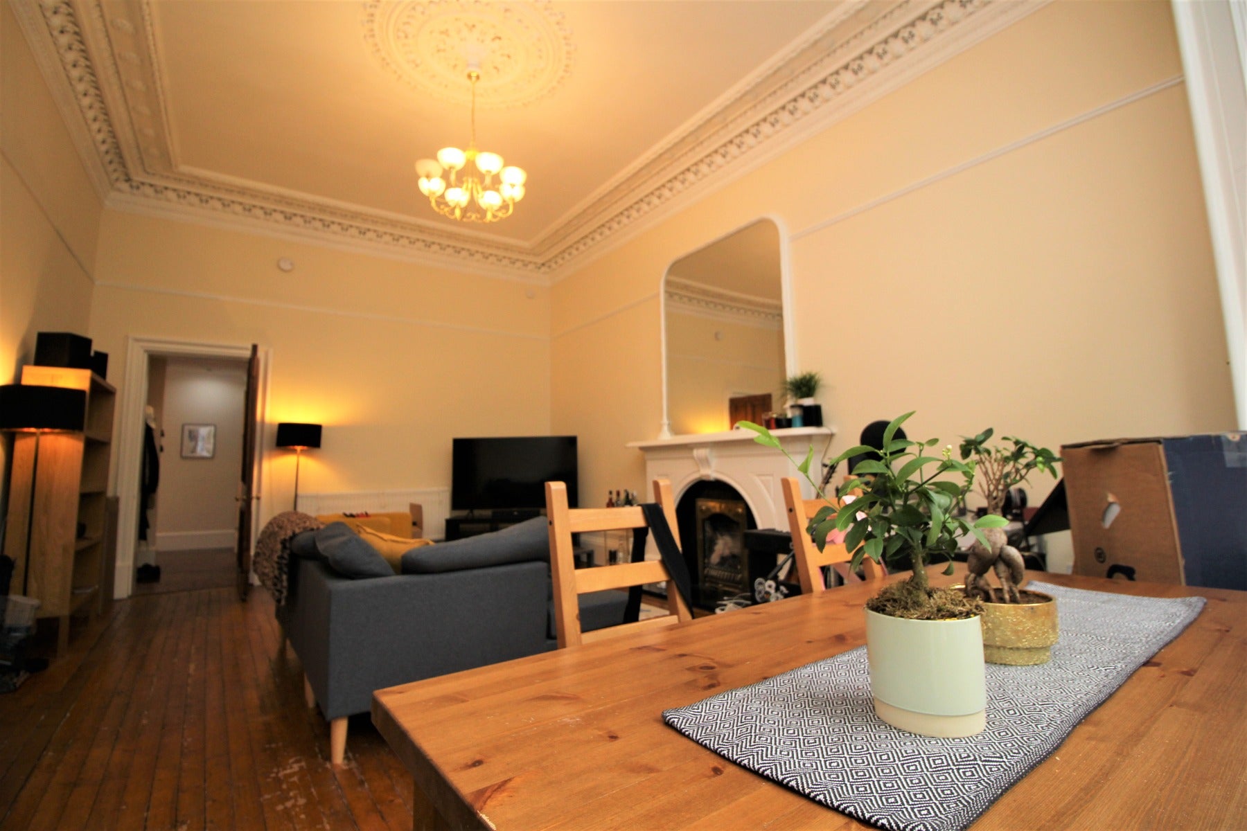 Flat Bowmont Gardens in Glasgow