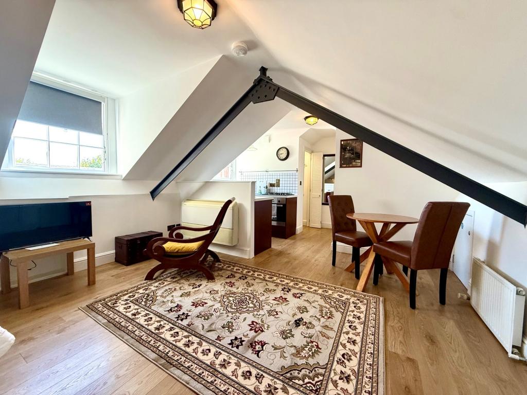 Flat Fulham Palace Road in Greater London