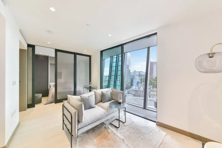 Flat Blackfriars Road in Greater London