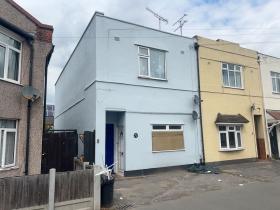 Flat Fairfax Drive in Southend-on-Sea