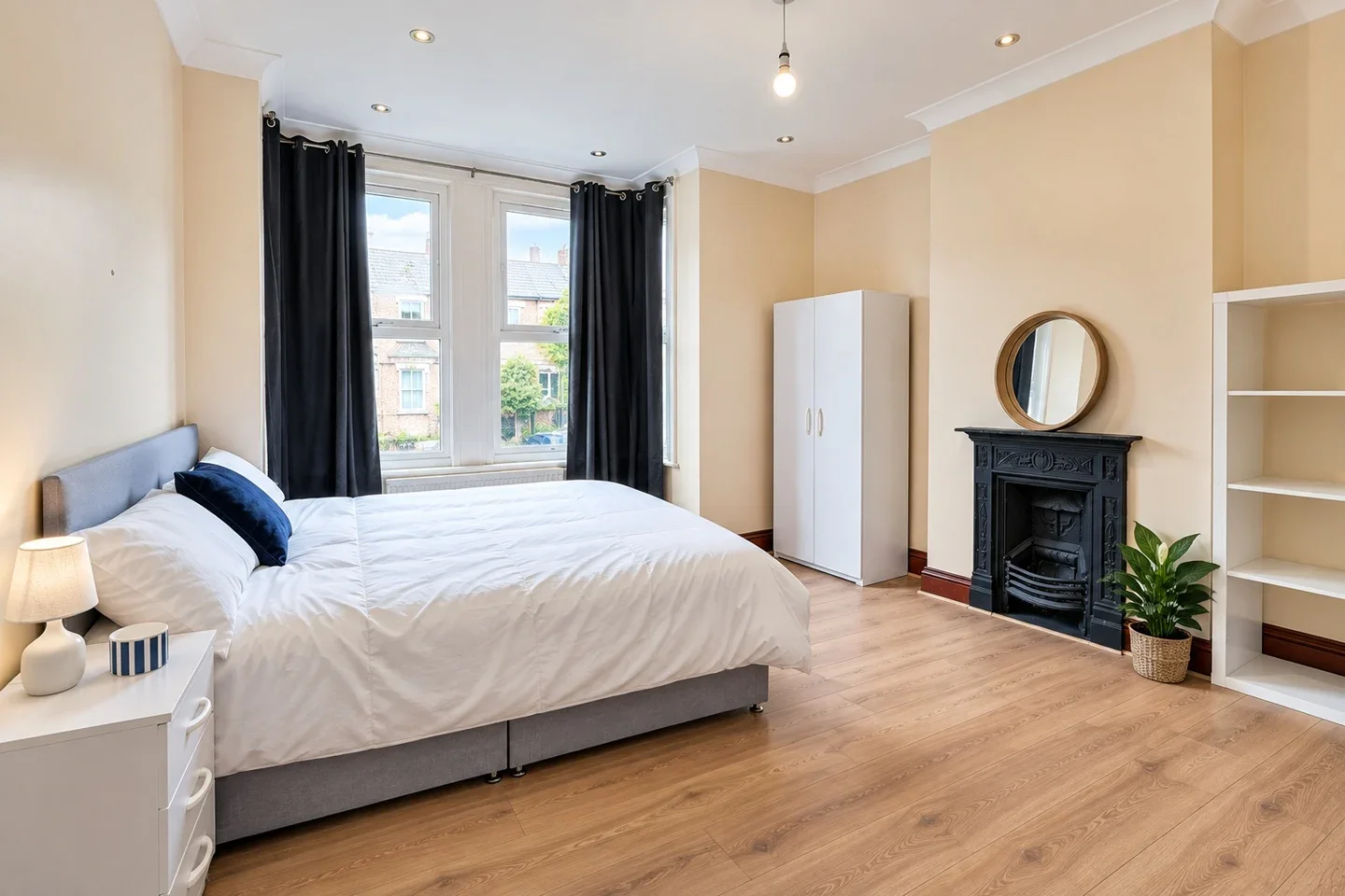 Room Colmer Road in Greater London