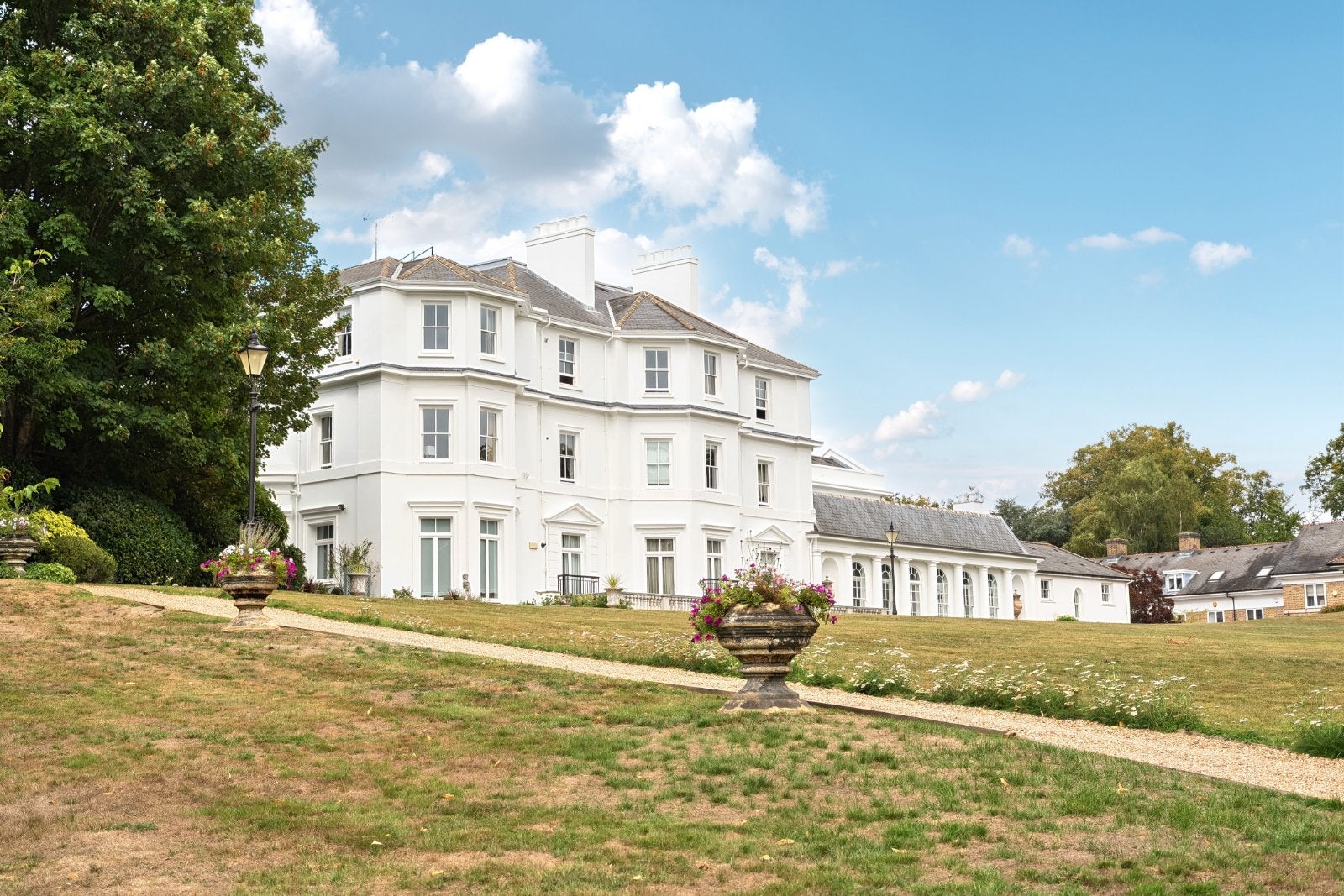 Flat Kingston Hill in Greater London