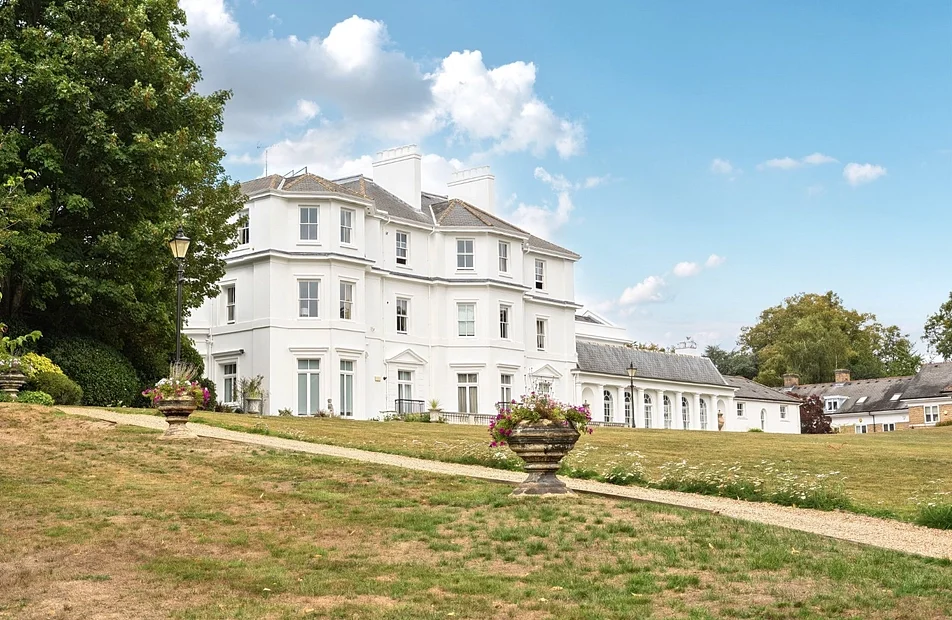 Flat Kingston Hill in Greater London