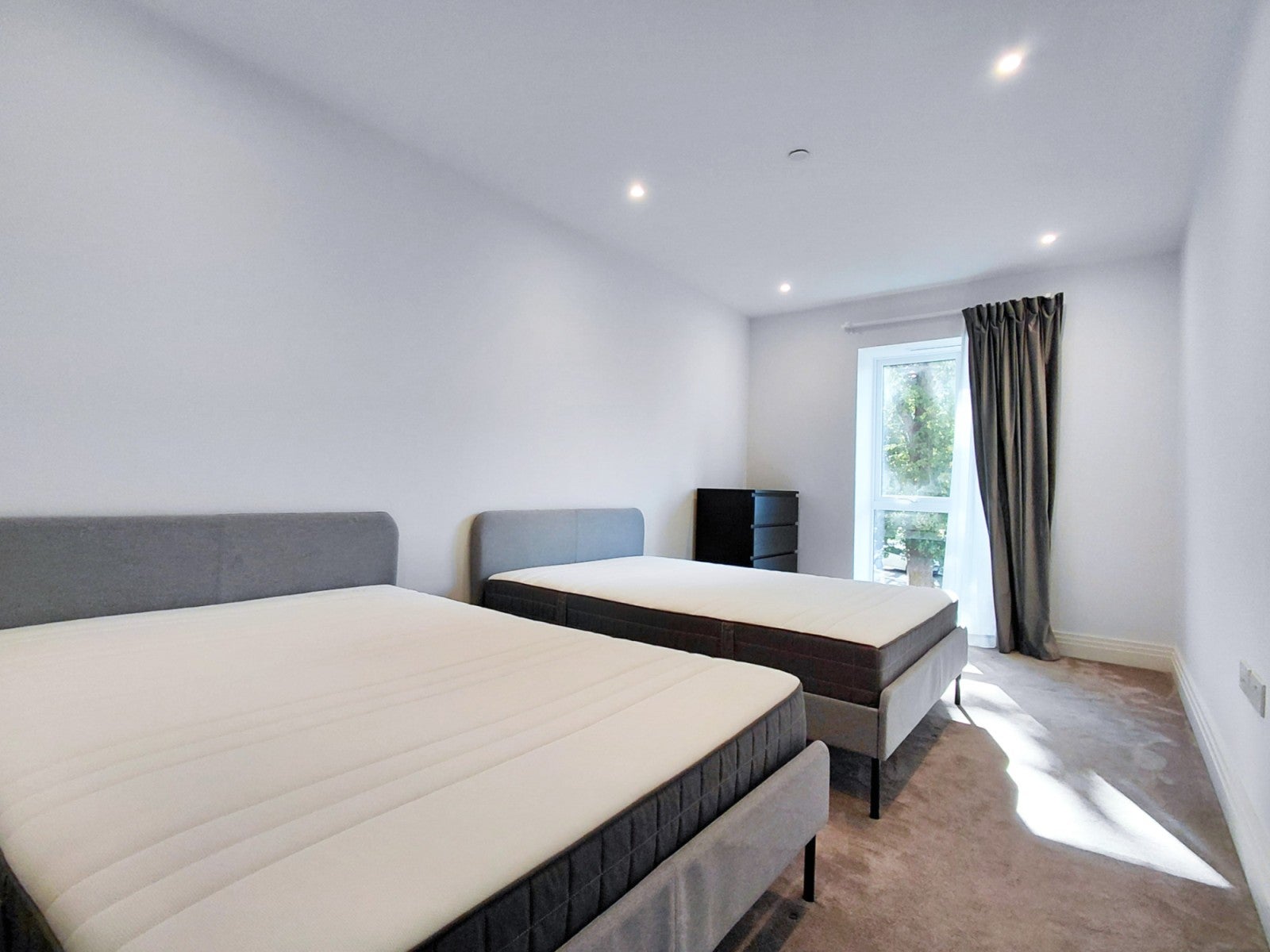 Flat Mattock Lane in Greater London