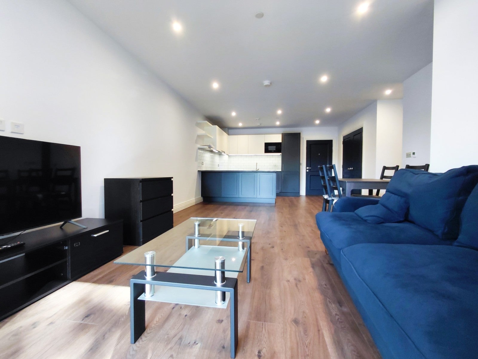 Flat Mattock Lane in Greater London