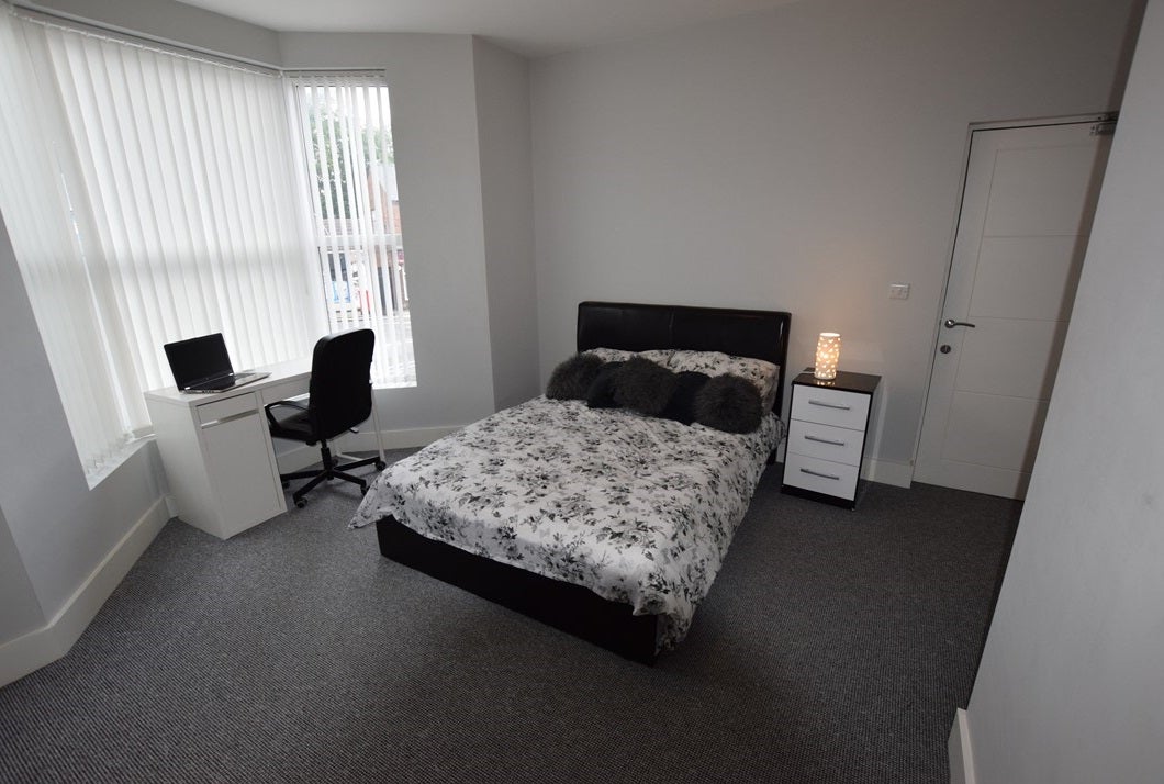 Room Durham Road in Sunderland