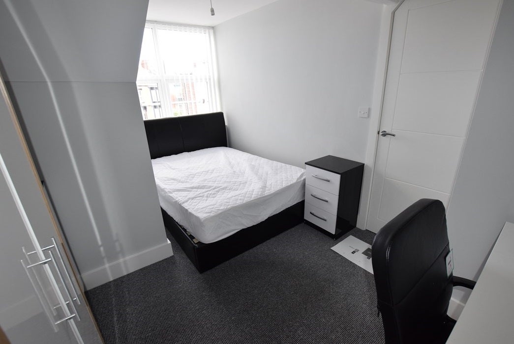 Room Durham Road in Sunderland