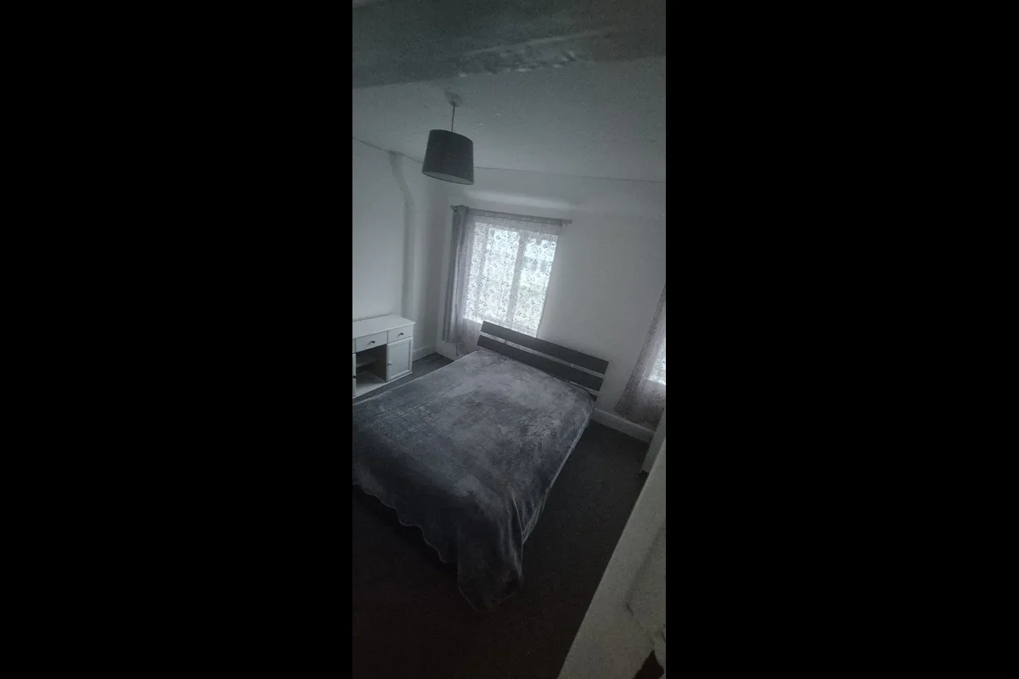 Flat Ryefield Crescent in Greater London