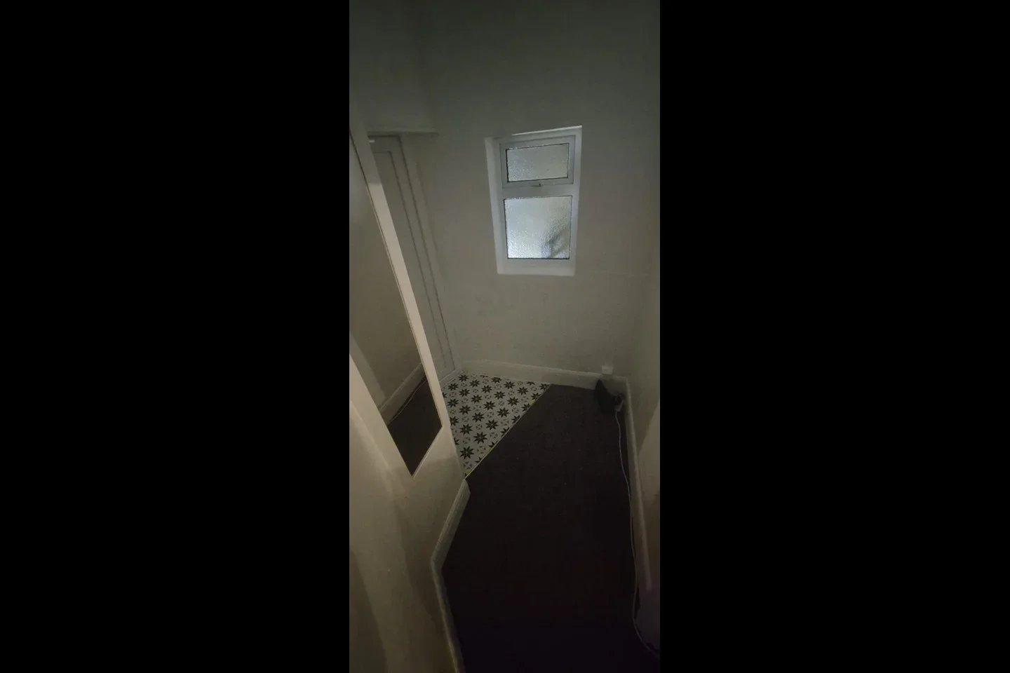 Flat Ryefield Crescent in Greater London