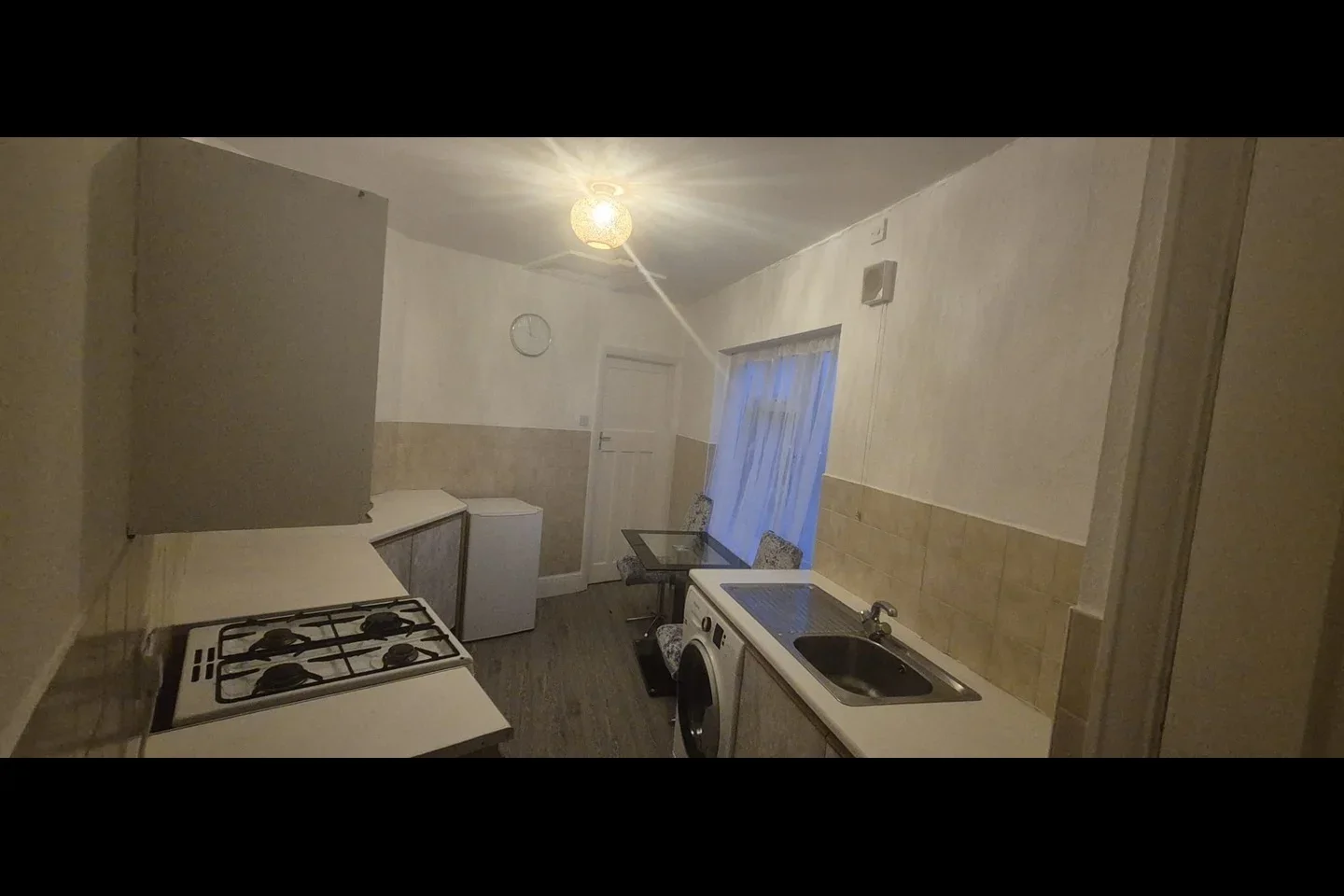 Flat Ryefield Crescent in Greater London