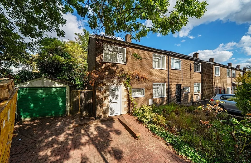 House Medebourne Close in Greater London