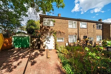 House Medebourne Close in Greater London