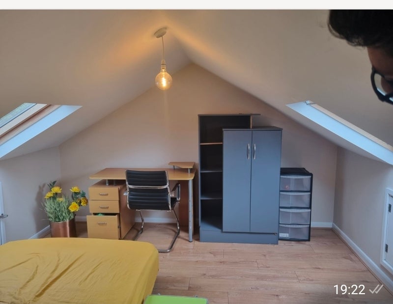 Room Shakespeare Crescent in Greater London