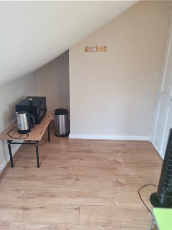 Room Shakespeare Crescent in Greater London
