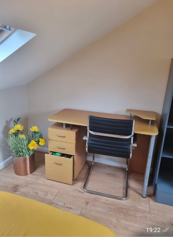 Room Shakespeare Crescent in Greater London