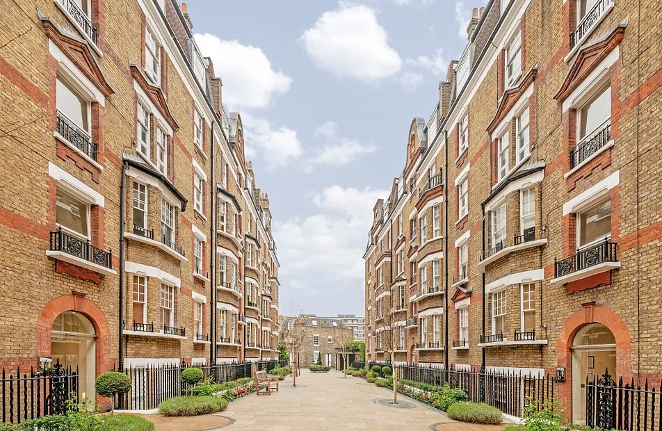 Flat Mossop Street in Greater London