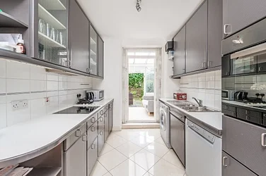 Flat Mossop Street in Greater London