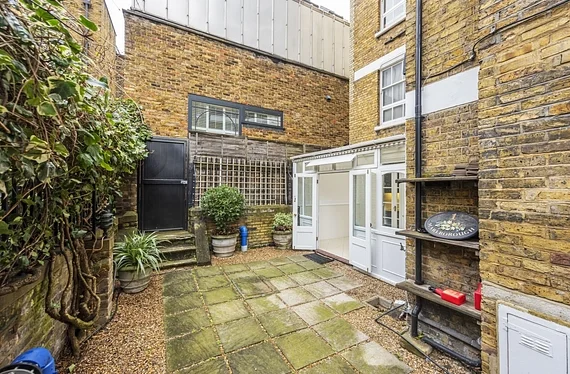 Flat Mossop Street in Greater London