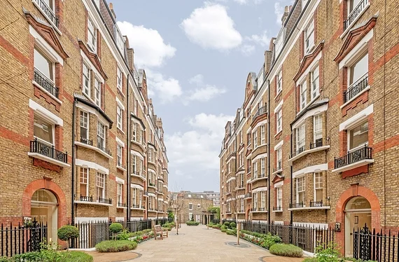 Flat Mossop Street in Greater London