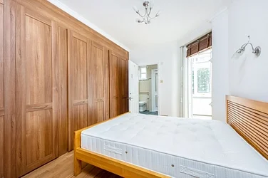 Flat Mossop Street in Greater London