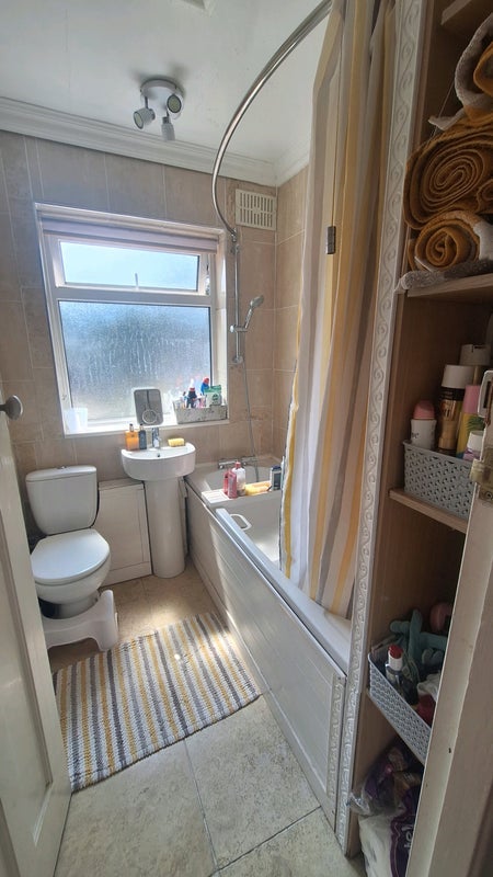Room Honiton Road in Coventry