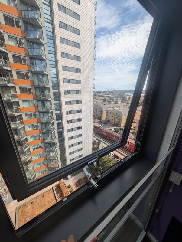 Room Blackwall Way in Greater London