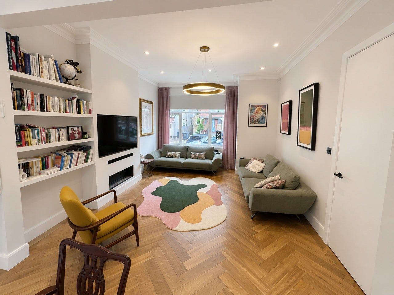 House Rowsley Avenue in Greater London