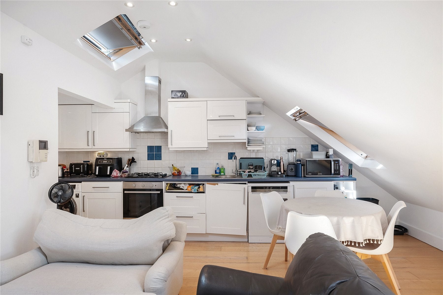 Flat Killyon Road in Greater London