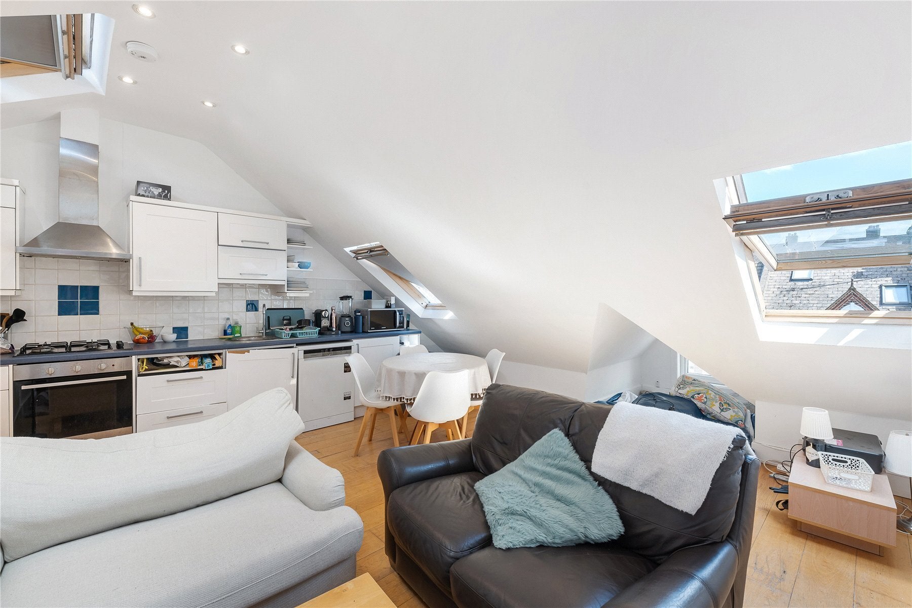 Flat Killyon Road in Greater London