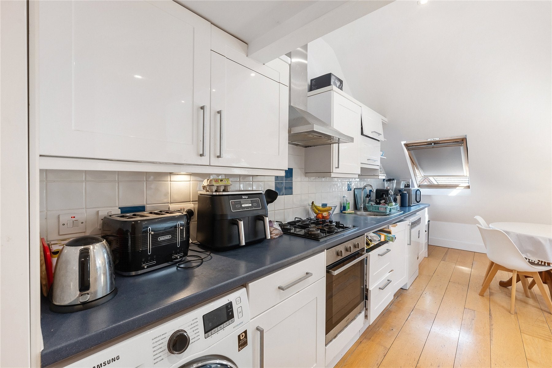 Flat Killyon Road in Greater London