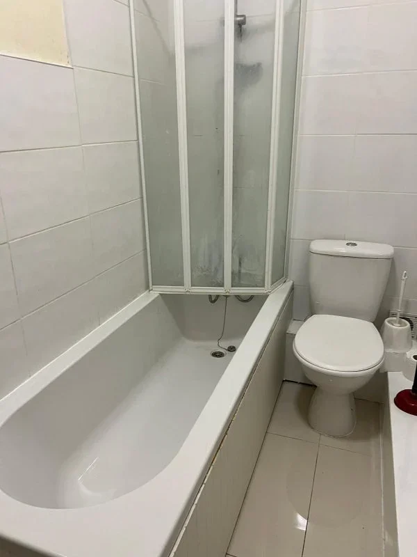 Room Arundel Road in Greater London
