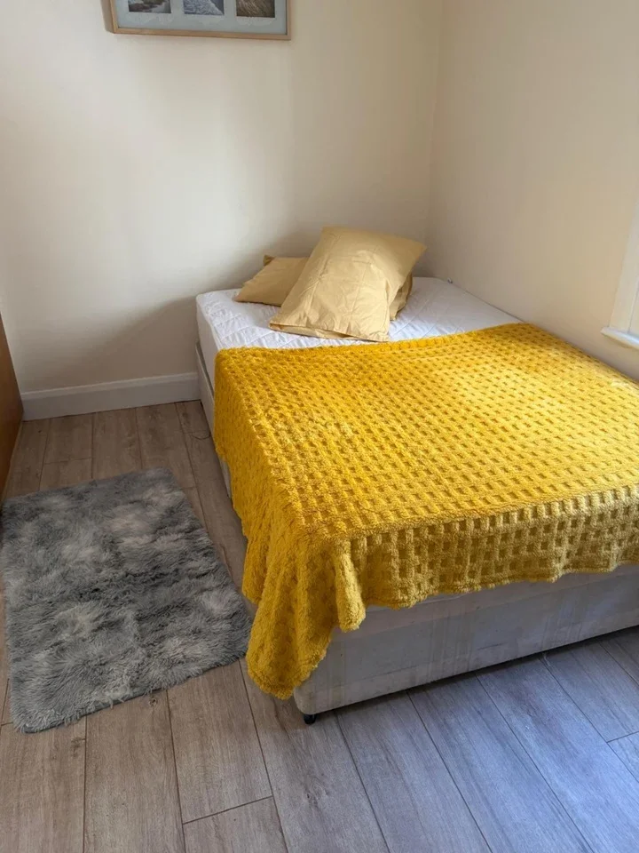 Room Arundel Road in Greater London
