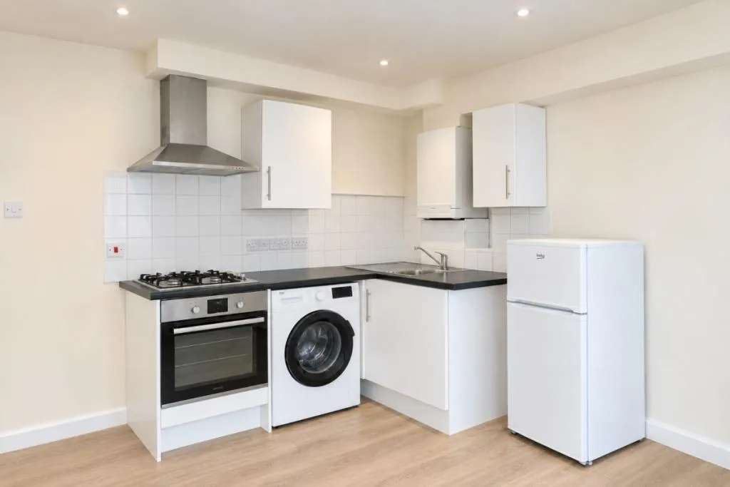 Flat Cephas Avenue in Greater London