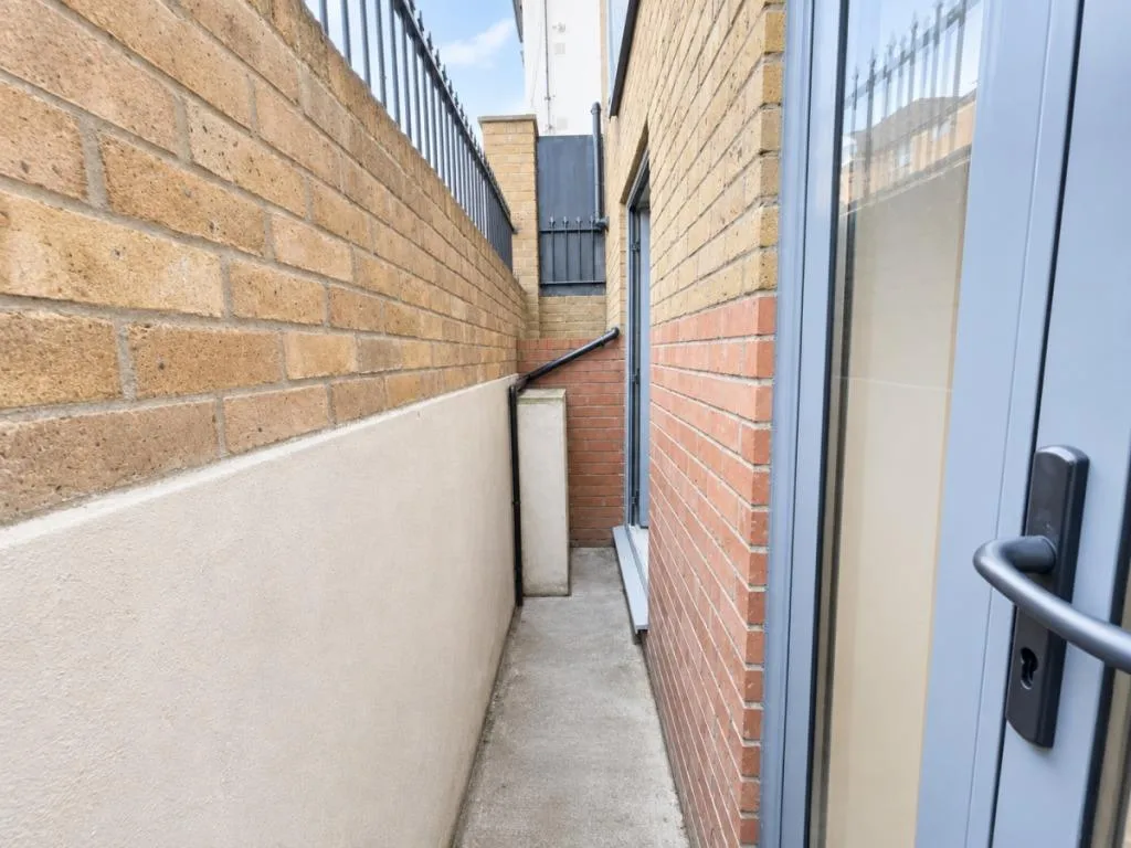 Flat Cephas Avenue in Greater London