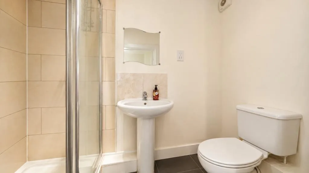 Flat Cephas Avenue in Greater London