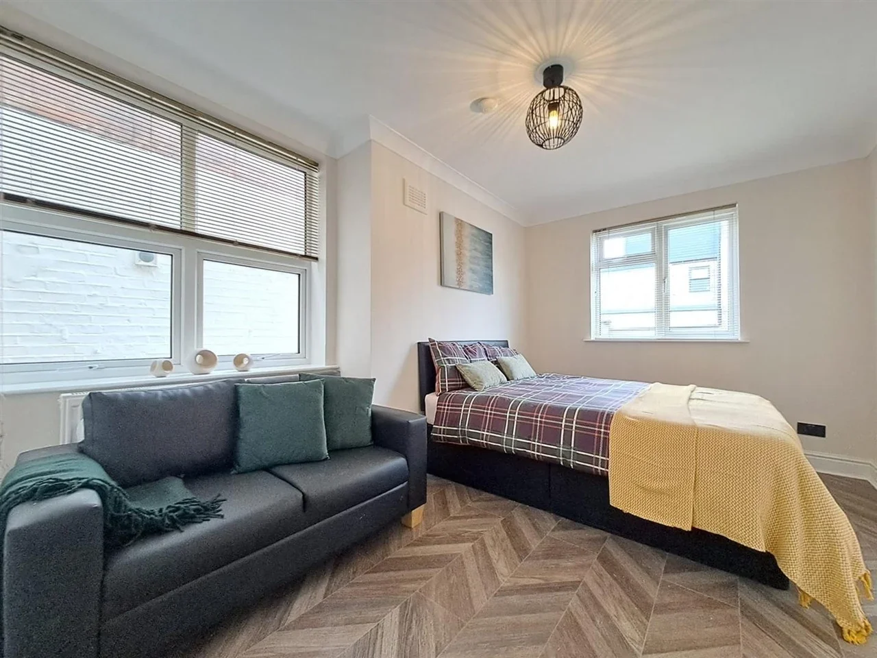 Flat Palmerston Road in Greater London