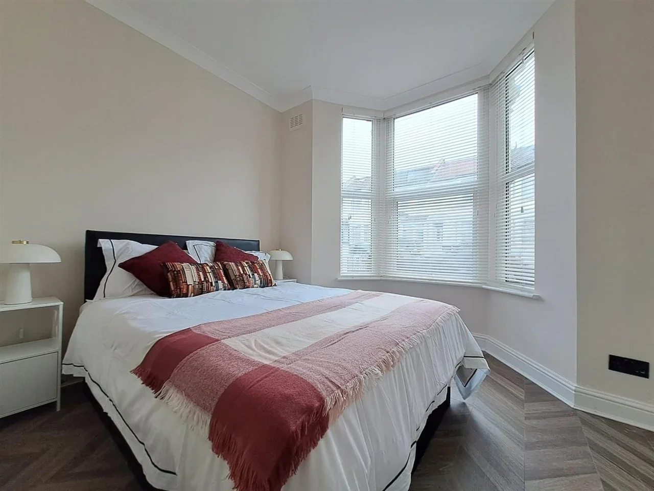 Flat Palmerston Road in Greater London