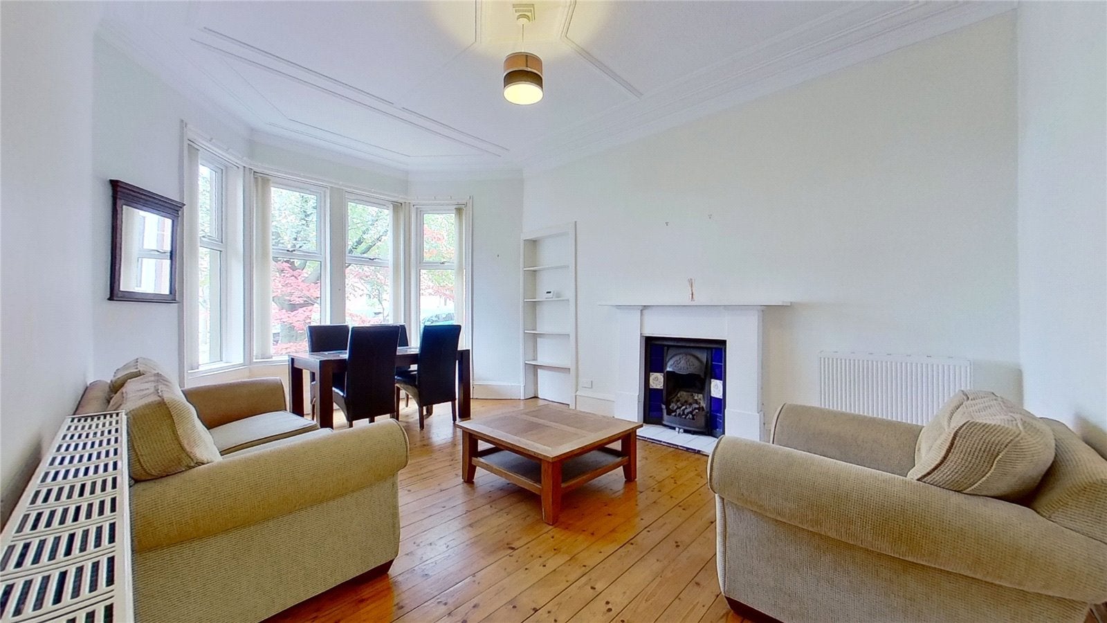 Flat Woodcroft Avenue in Glasgow