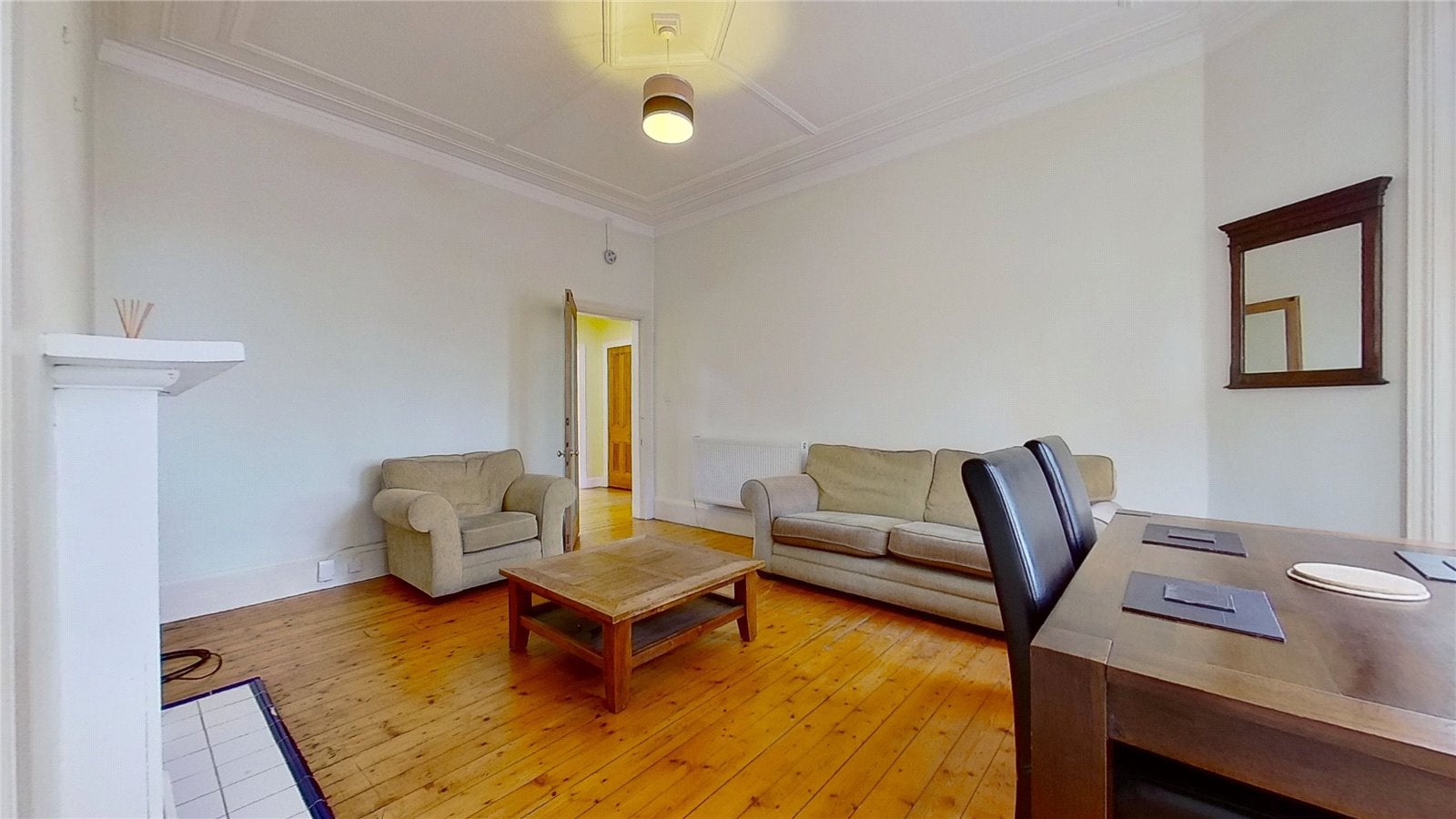 Flat Woodcroft Avenue in Glasgow