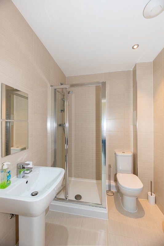 Room Fisher Close in Greater London