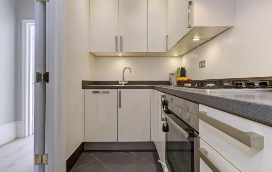 Flat Belsize Square in London