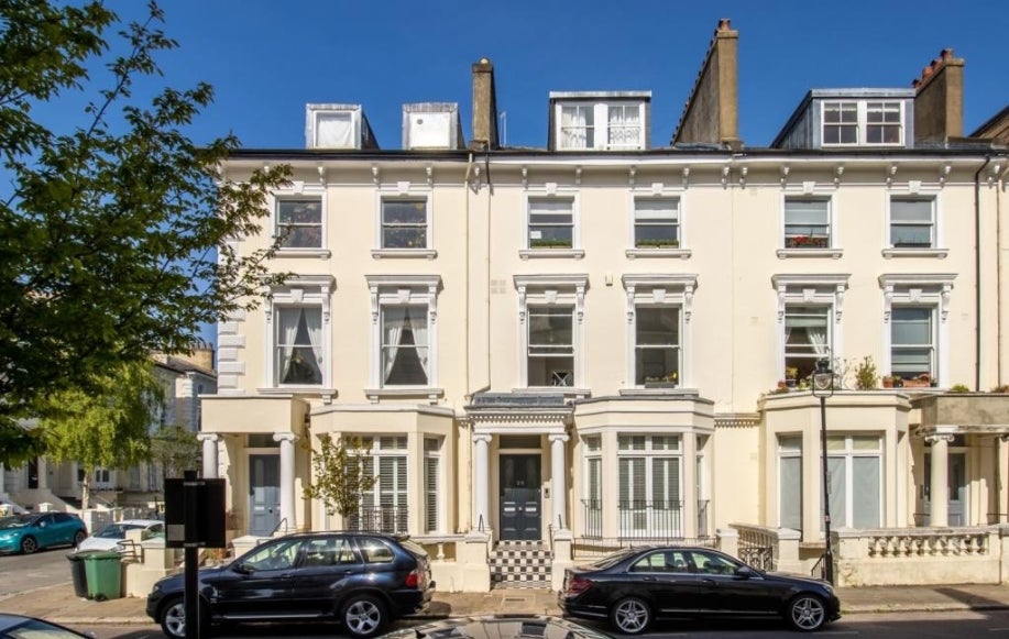 Flat Belsize Square in London