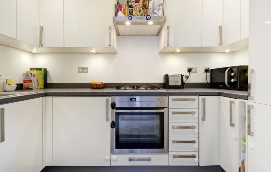 Flat Belsize Square in London