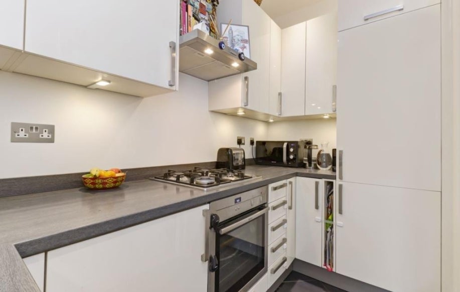 Flat Belsize Square in London