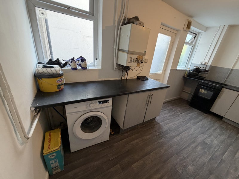 Room North Luton Place in Cardiff