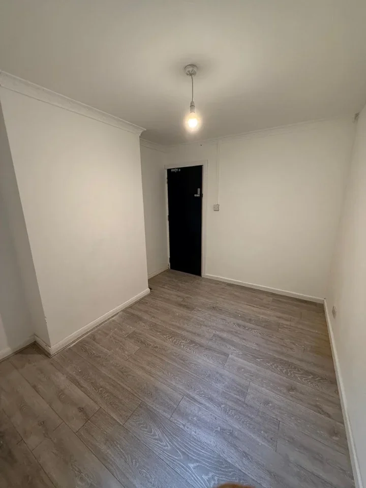 Room Dolman Close in Greater London