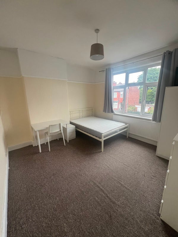 Room St Brendan's Road North in Manchester