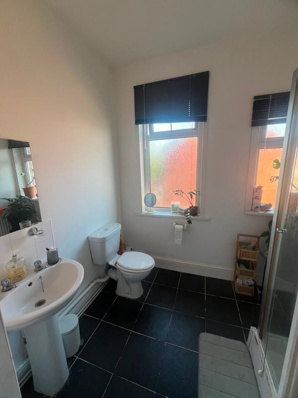 Room St Brendan's Road North in Manchester